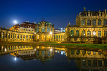 Obraz premium Beautiful architecture of the old town in Dresden at night, Saxony. Germany