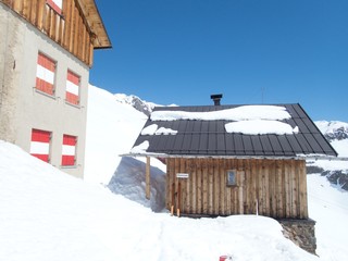 beautiful skitouring spring season in otztal alps