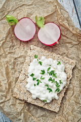 Crispbread with Cottage Cheese and Radish