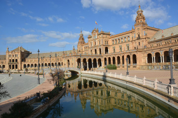 Fototapeta na wymiar the water canal at plaza de España, Seville, Spain