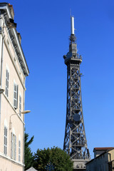 Fototapeta na wymiar Tour émetteur métallique de 85,9 m. 1892 - 1894. Fourvière. Lyon. / Metal tower transmitter 85.9 mm. 1892 - 1894. Fourvière. Lyon.