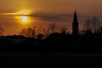 Fototapeta na wymiar Sunset time on a small italian countryside village - photograph