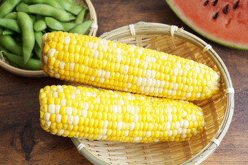 夏の食べ物　とうもろこし