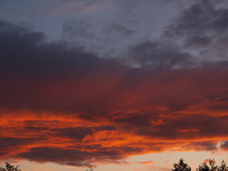 Fototapeta na wymiar Zachód słońca kolorowe chmury