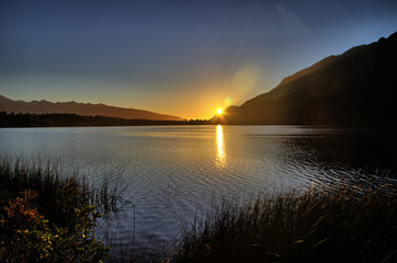 Obraz premium sunset on the lake