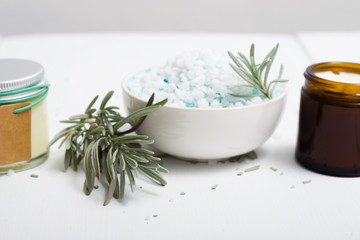 Obraz na płótnie Canvas spa products with lavender leaves