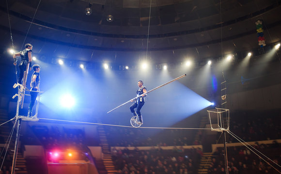 Circus Tightrope Walker Images – Browse 1,223 Stock Photos, Vectors, and  Video