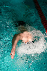 Crawl at competitions in the sports pool