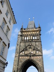 Fototapeta na wymiar Estremità della torre del Ponte Carlo a Praga in Repubblica Ceca.