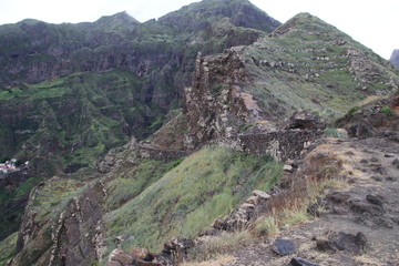 Malerische Landschaft auf der Küstenwanderung von Ponta do Sol nach Cha de Igreja, Kap Verden