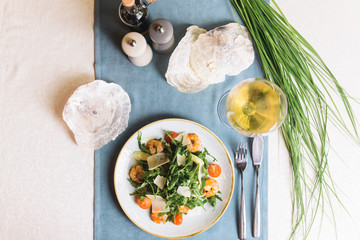 salad with shrimps, arugula and parmesan