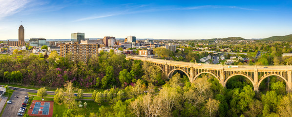 Aerial panorama of Allentown, Pennsylvania skyline and Albertus L. Meyers Bridge (aka Eighth Street Bridge) on late sunny afternoon . Allentown is Pennsylvania's third most populous city. - obrazy, fototapety, plakaty