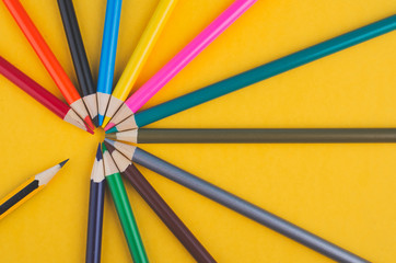 Naklejka premium close-up image of Colourful pencils over yellow background