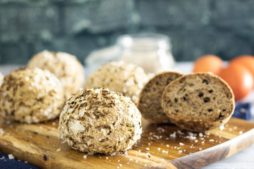 glutenfreie Low Carb Brötchen mit Kümmel und Salz