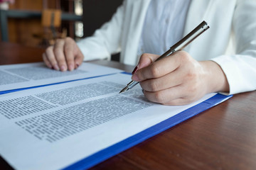 The lawyer provides advice, advice, legal proposals. Examination of legal documents