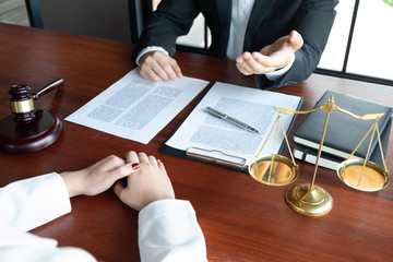 The lawyer provides advice, advice, legal proposals. Examination of legal documents