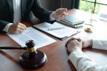 The lawyer provides advice, advice, legal proposals. Examination of legal documents