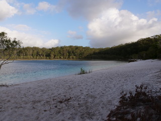lake mckenzie fraser island