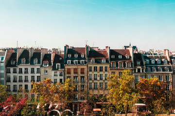 Fototapeta na wymiar Colorful Parisian Buildings in Paris, France