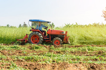 Obraz premium Farmer use Tractor Incorporation the Green manure