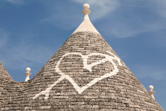 Trullo con cuore dipinto
