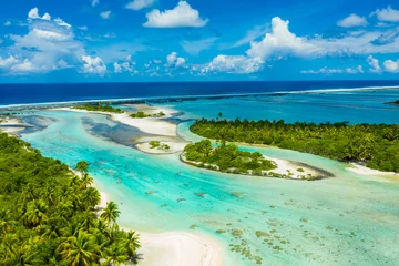 Foto op Canvas Rangiroa aerial drone video of atoll island motu and coral reef in French Polynesia, Tahiti. Amazing nature landscape with blue lagoon and Pacific Ocean. Tropical island paradise in Tuamotus Islands. © Maridav