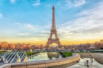 Fotobehang Eiffeltoren Eiffeltoren bij zonsondergang in Parijs, Frankrijk. Romantische reisachtergrond