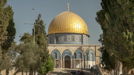 Fototapeta na wymiar the view of the dome of the rock from direction of the al aqsa mosque