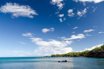 Fototapeta premium Gorgeous clouds reflecting in waters of Waialea beach