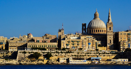 Fototapeta na wymiar Cruising along the cost of La Valletta, Malta