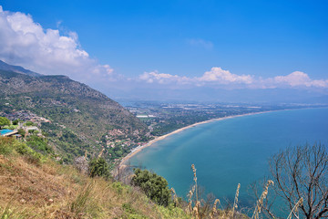 Obraz premium Top view of a sea beach and mountains in a summer sunny day