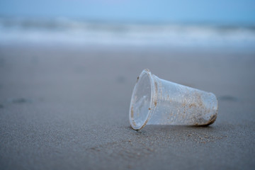 Garbage and marine pollution problems The garbage dump is not a way. Shells embedded with glass bottles.