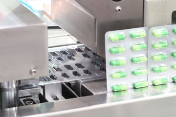 medicine capsules packing machine