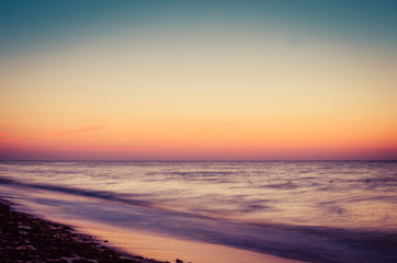 Obraz premium Beautiful sunrise or sunset on the sea beach