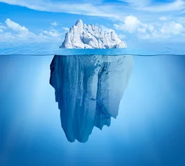 Crédence de cuisine en verre imprimé Salle de bain Iceberg dans l& 39 océan. Concept de menace ou de danger caché. Composition centrale.