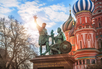 Fototapeta na wymiar Памятник Минину и Пожарскому на Красной Площади Monument to Minin and Pozharsky on Red Square