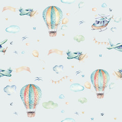 Illustration d& 39 arrière-plan à l& 39 aquarelle d& 39 un dessin animé mignon et d& 39 une scène de ciel fantaisie avec des avions, des hélicoptères, des avions et des ballons, des nuages. Modèle sans couture de garçon. C& 39 est une conception de douche