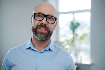 Naklejka premium Bearded middle-aged man wearing glasses.
