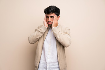 Obraz premium Young man over isolated wall with headache