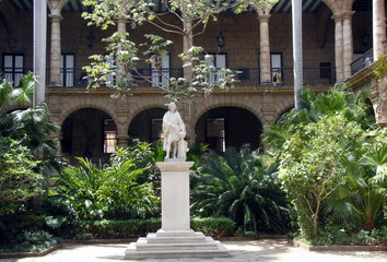 Ville de La Havane, Palacio Municipal, sculpture dans la cour int&eacute;rieure, Cuba, Cara&iuml;bes