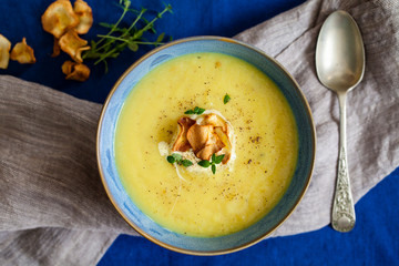 Parsnip soup with parsnip crisp and thyme - obrazy, fototapety, plakaty