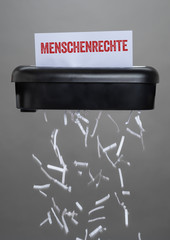 Aktenvernichter - Menschenrechte