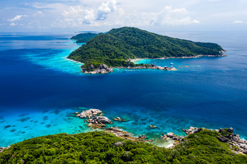Naklejka premium Aerial drone view of the beautiful tropical Similans islands in Thailand