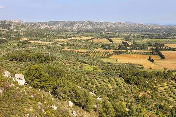 Fototapeta na wymiar View of alpilles natural park from Les Baux de Provence, France
