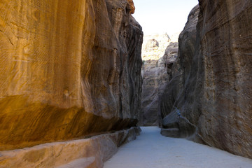 Auf dem Weg zum Schatzhaus in Petra durch den Siq