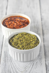Bowls of classic and sun-dried tomato pesto