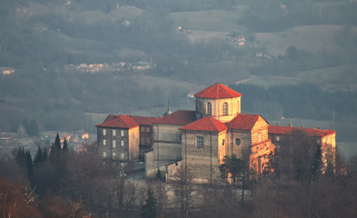 Il Santuario di Graglia, antica chiesa , vista al tramonto