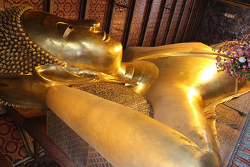 Fototapeta premium great statue of buddha in a buddhist temple (wat pho) in bangkok (thailand) 