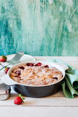 Strawberry Cake in Ceramic Pan