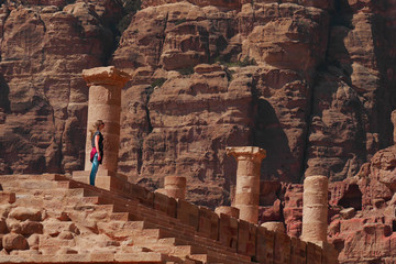 Großer Tempel in Petra Jordanien Säulen